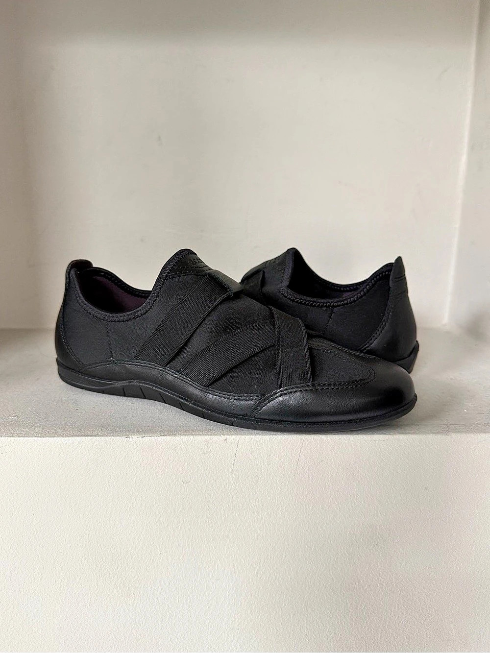New ECCO Black Cross-Strap Sneakers EU 37